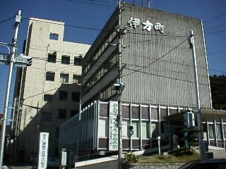 そんなに立派じゃない町役場